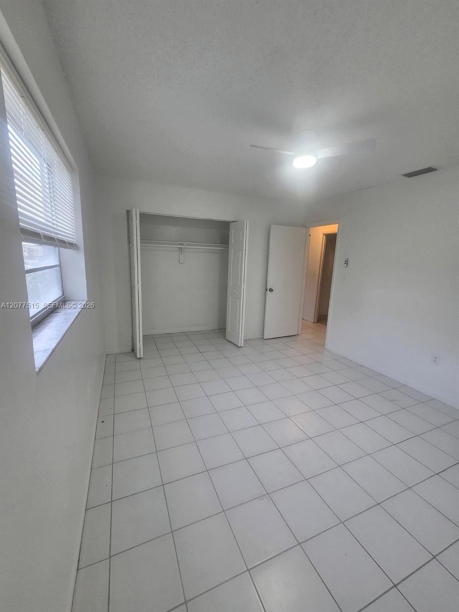 Listing photo 9 for 4030 SW 61st Ave Unit#8, Davie, FL, 33314