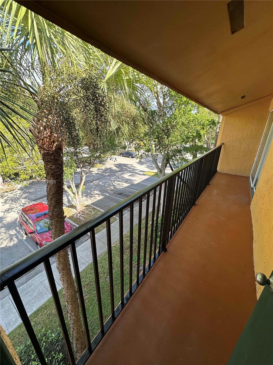 Listing photo 13 for 10757 Cleary Blvd Unit#307, Plantation, FL, 33324