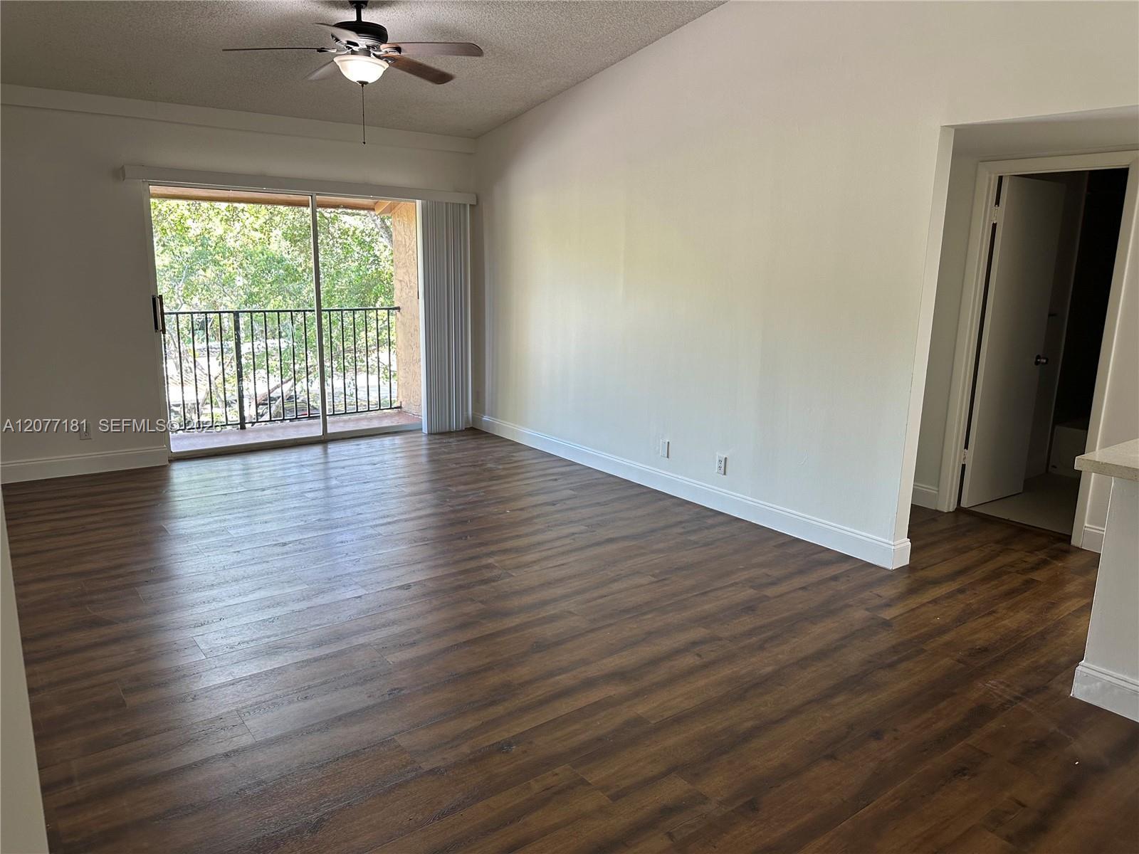Listing photo 4 for 10757 Cleary Blvd Unit#307, Plantation, FL, 33324