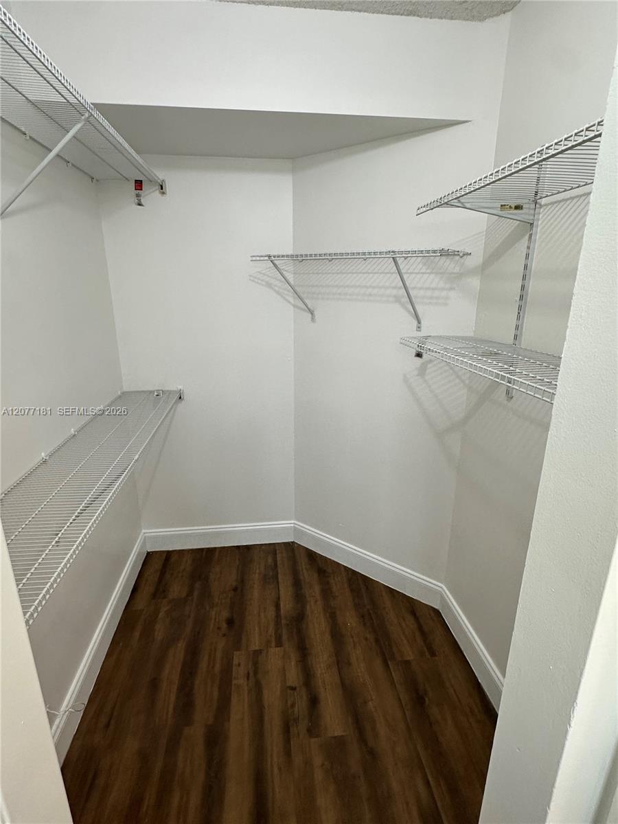Listing photo 8 for 10757 Cleary Blvd Unit#307, Plantation, FL, 33324