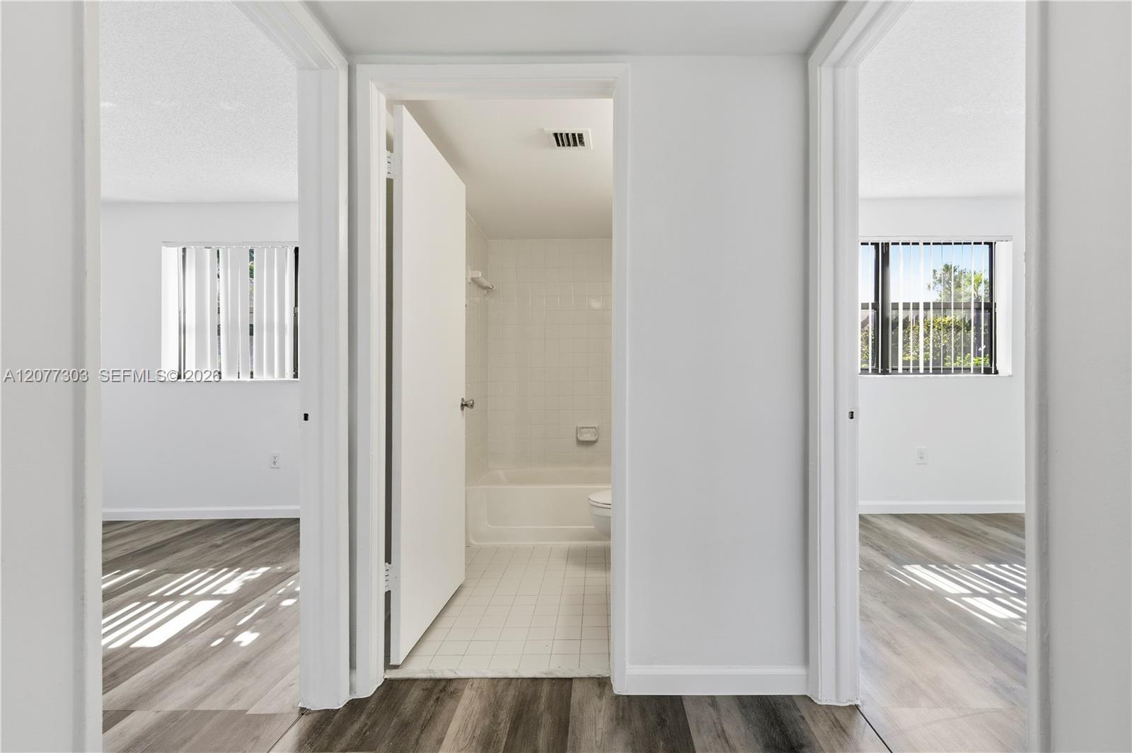 Listing photo 13 for 9877 Nob Hill Ct Unit#9877, Sunrise, FL, 33351