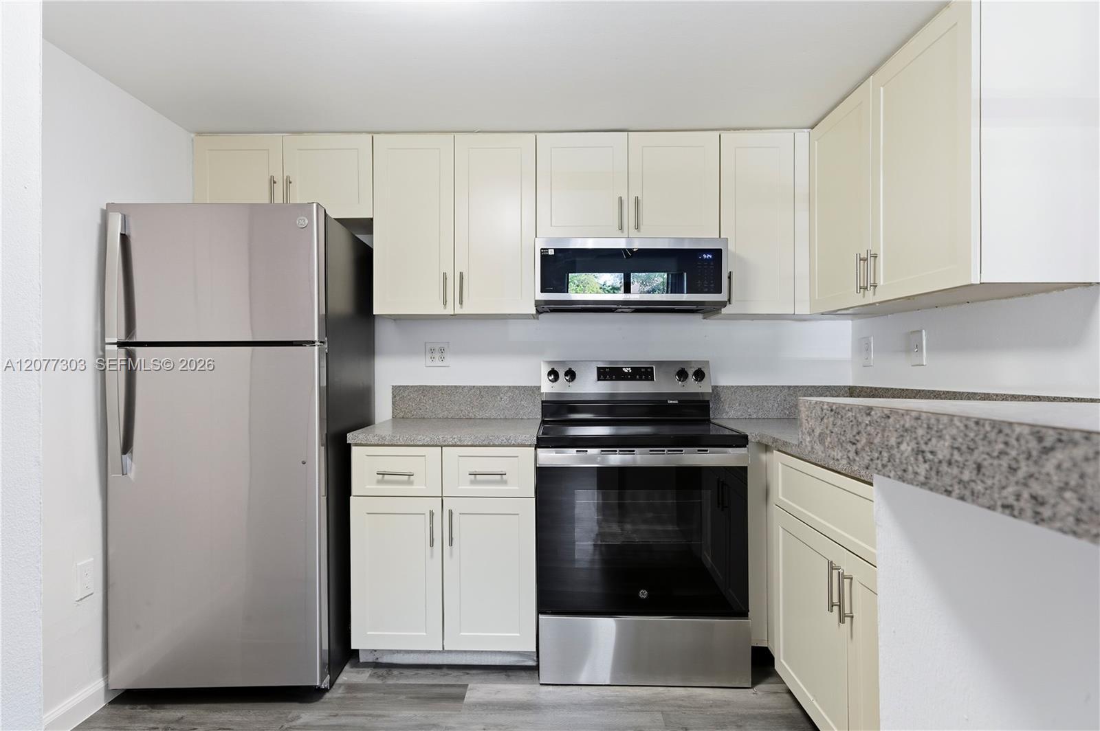 Listing photo 5 for 9877 Nob Hill Ct Unit#9877, Sunrise, FL, 33351