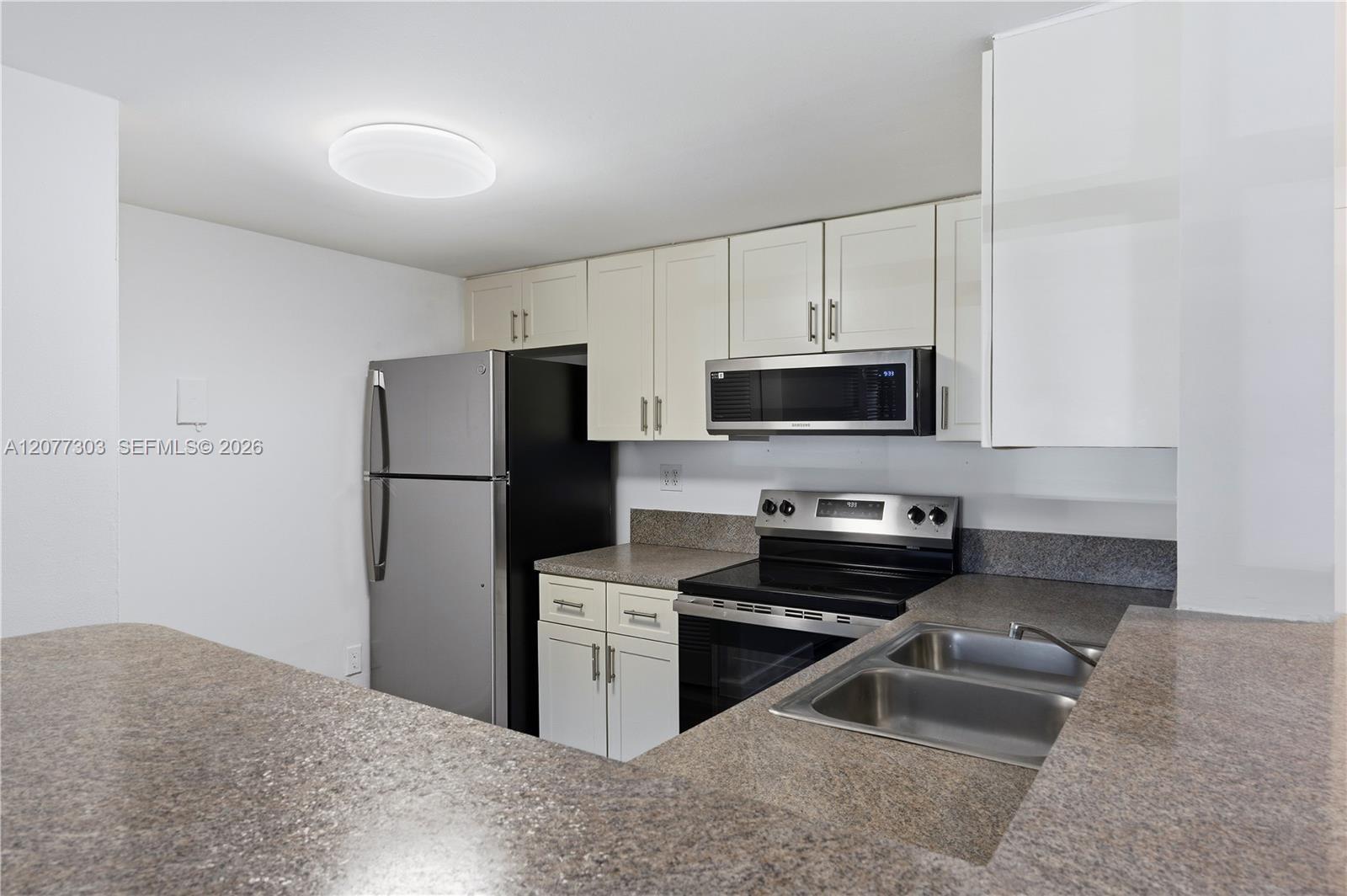Listing photo 6 for 9877 Nob Hill Ct Unit#9877, Sunrise, FL, 33351