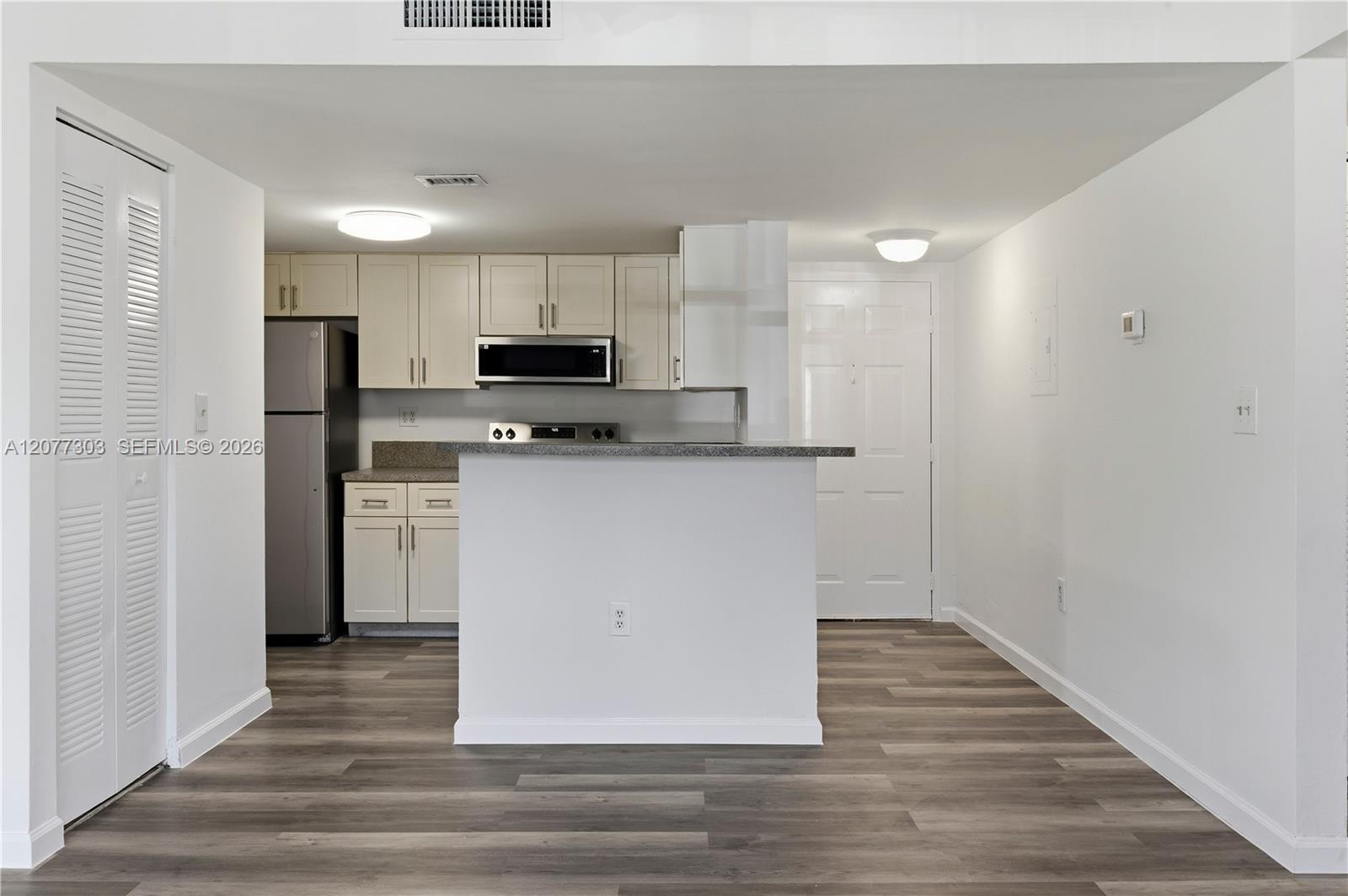 Listing photo 7 for 9877 Nob Hill Ct Unit#9877, Sunrise, FL, 33351