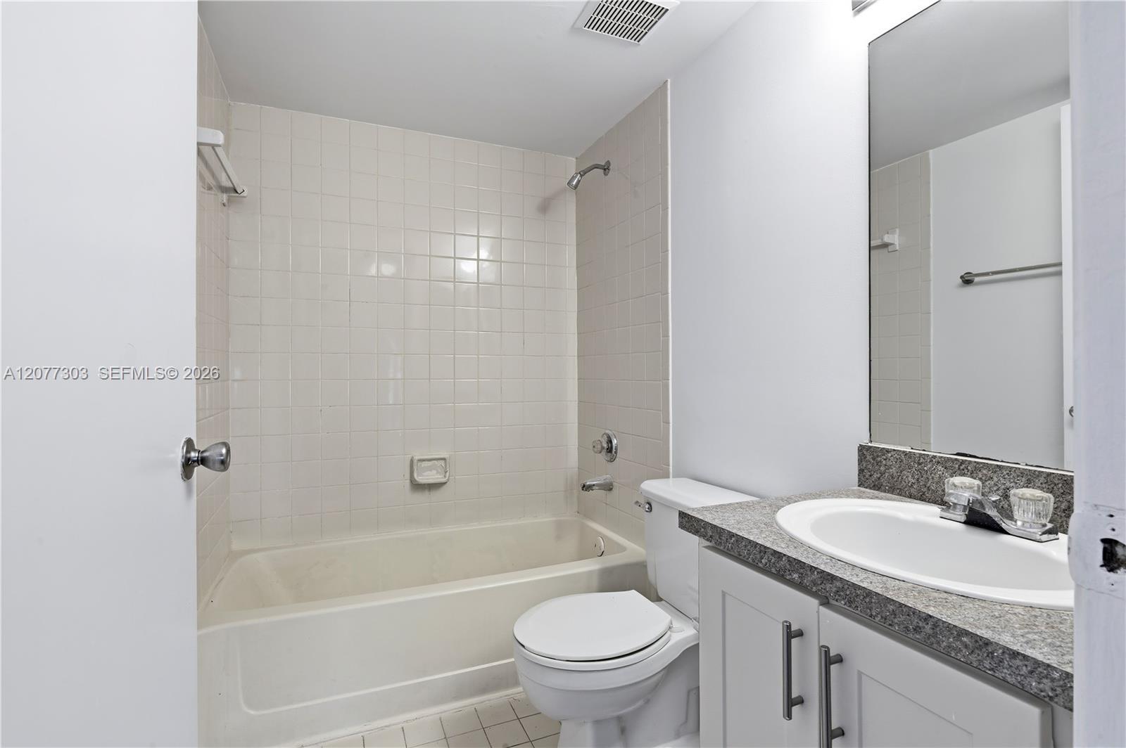 Listing photo 8 for 9877 Nob Hill Ct Unit#9877, Sunrise, FL, 33351