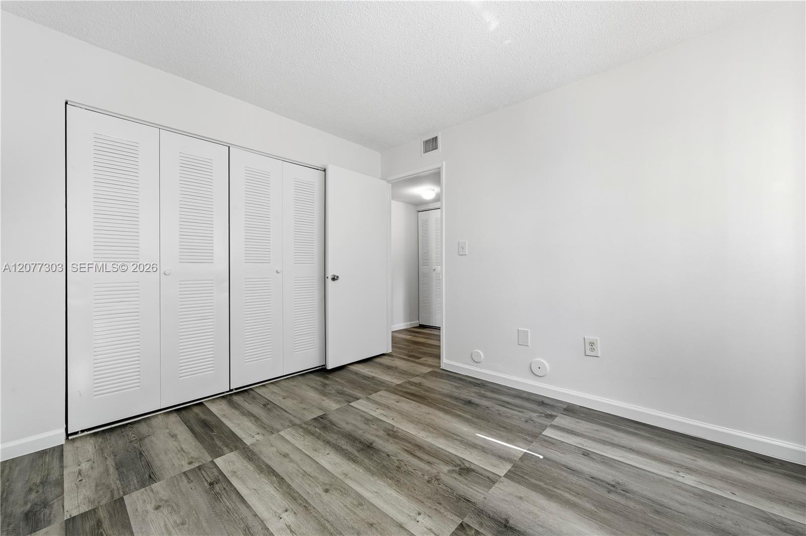 Listing photo 9 for 9877 Nob Hill Ct Unit#9877, Sunrise, FL, 33351