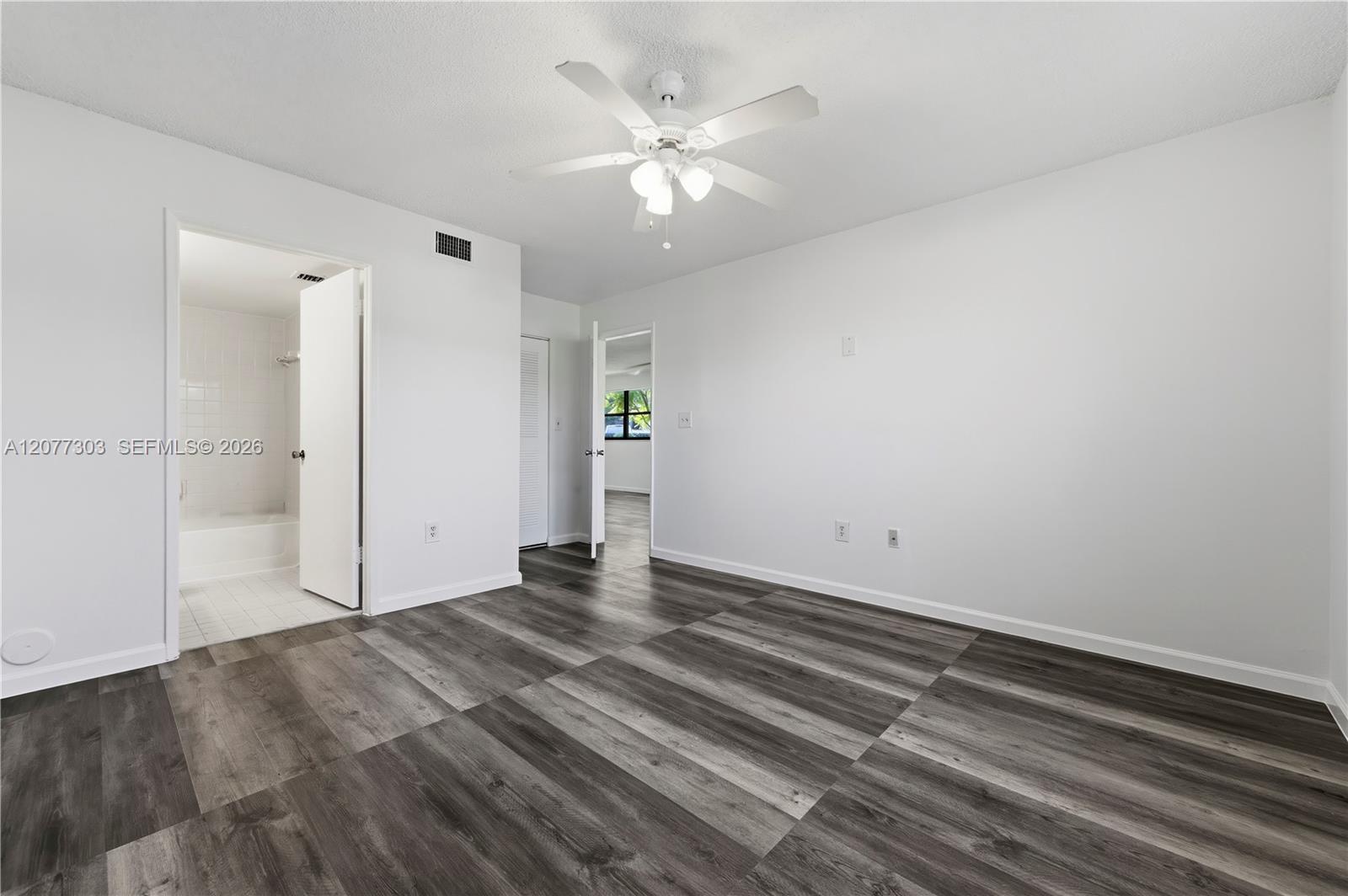 Listing photo 10 for 9877 Nob Hill Ct Unit#9877, Sunrise, FL, 33351
