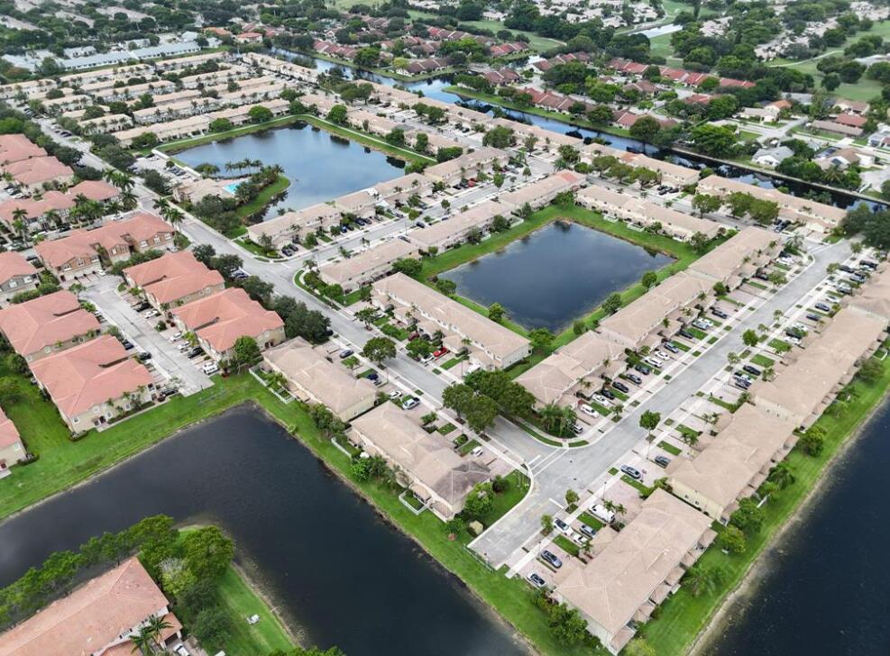 Listing photo 1 for 9115 Chambers Street, Tamarac, FL, 33321