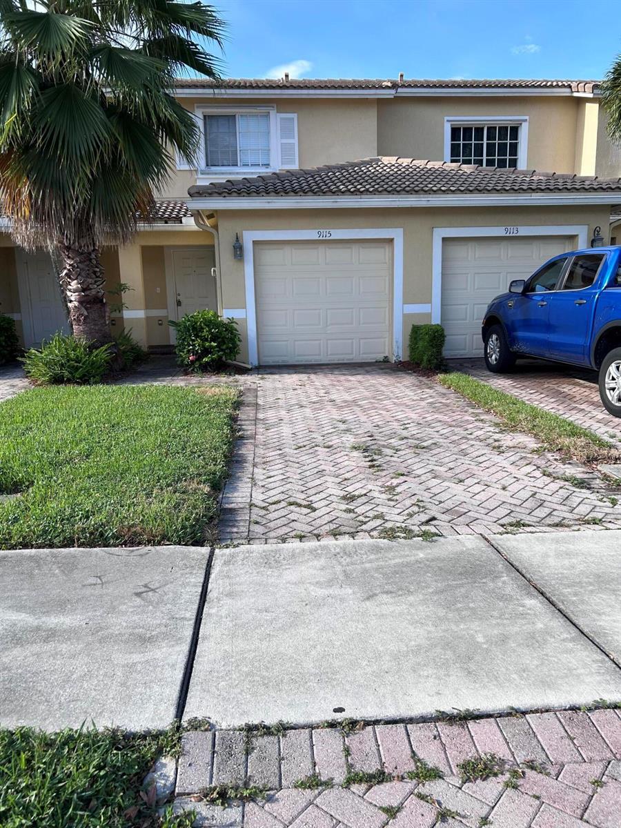 Listing photo 3 for 9115 Chambers Street, Tamarac, FL, 33321