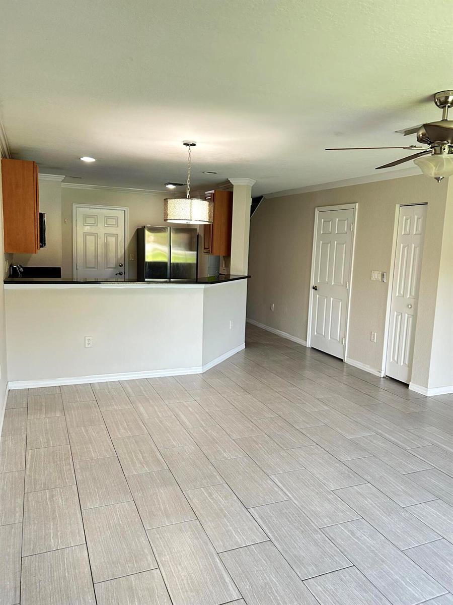 Listing photo 4 for 9115 Chambers Street, Tamarac, FL, 33321