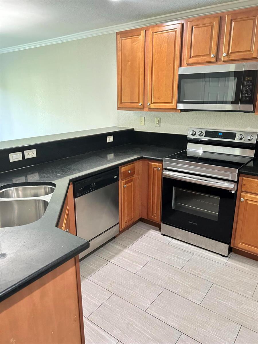 Listing photo 6 for 9115 Chambers Street, Tamarac, FL, 33321