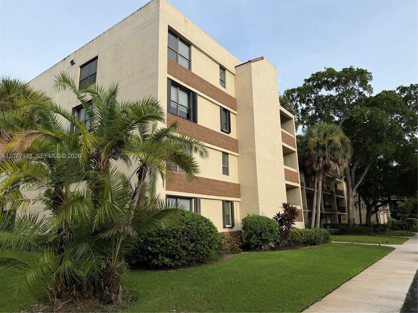 Listing photo 1 for 40 NW 76th ave Unit#205-1, Plantation, FL, 33324