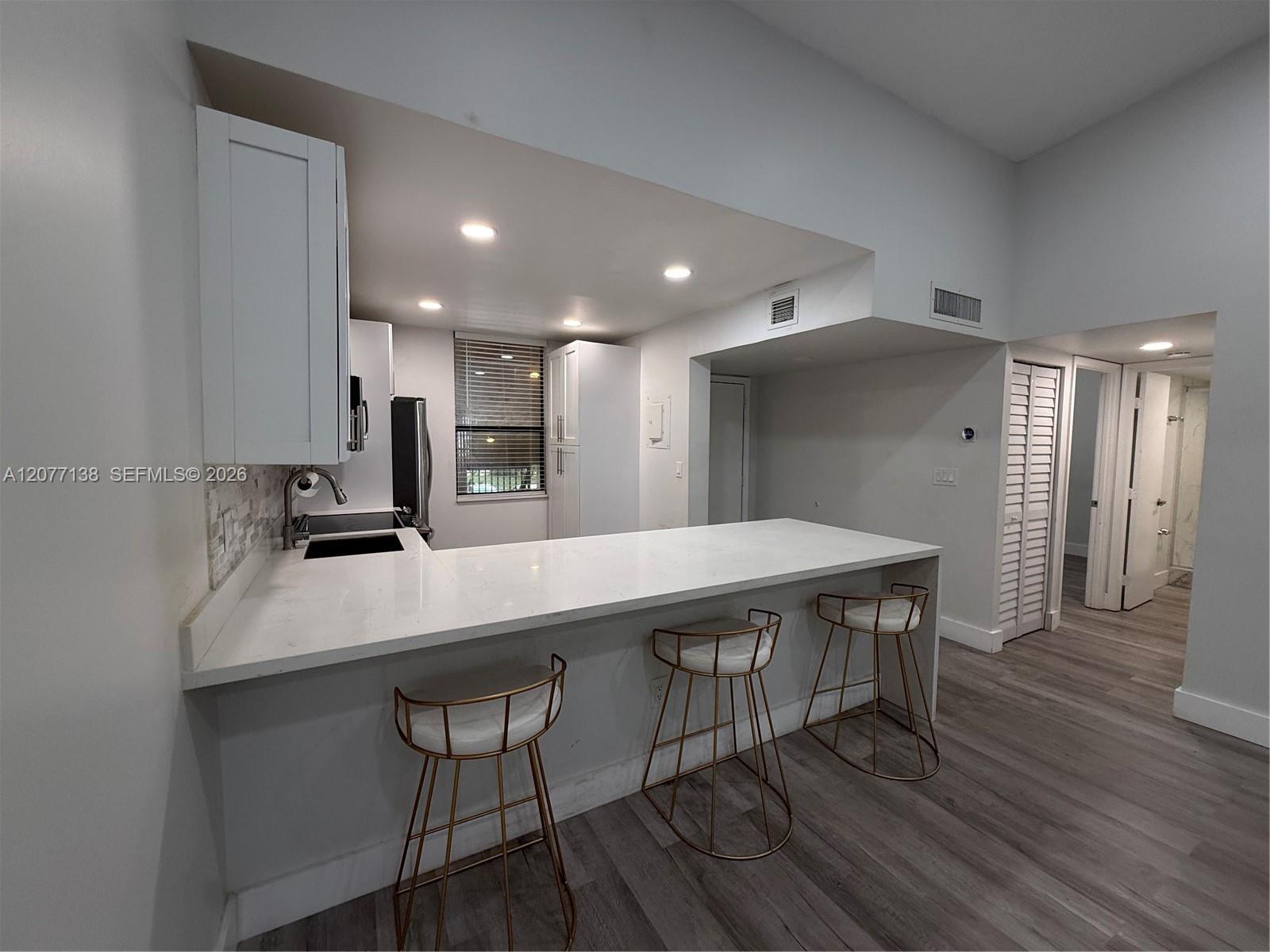 Listing photo 11 for 40 NW 76th ave Unit#205-1, Plantation, FL, 33324
