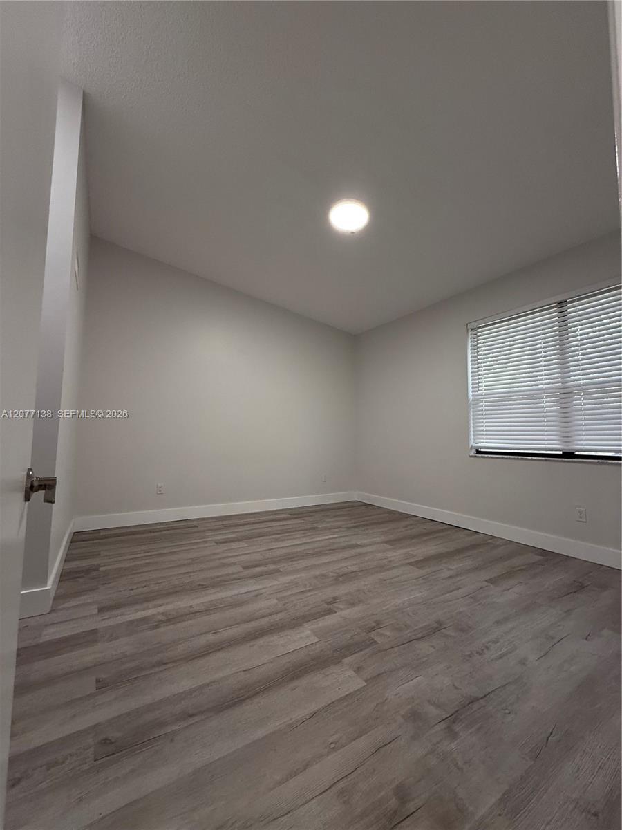 Listing photo 12 for 40 NW 76th ave Unit#205-1, Plantation, FL, 33324