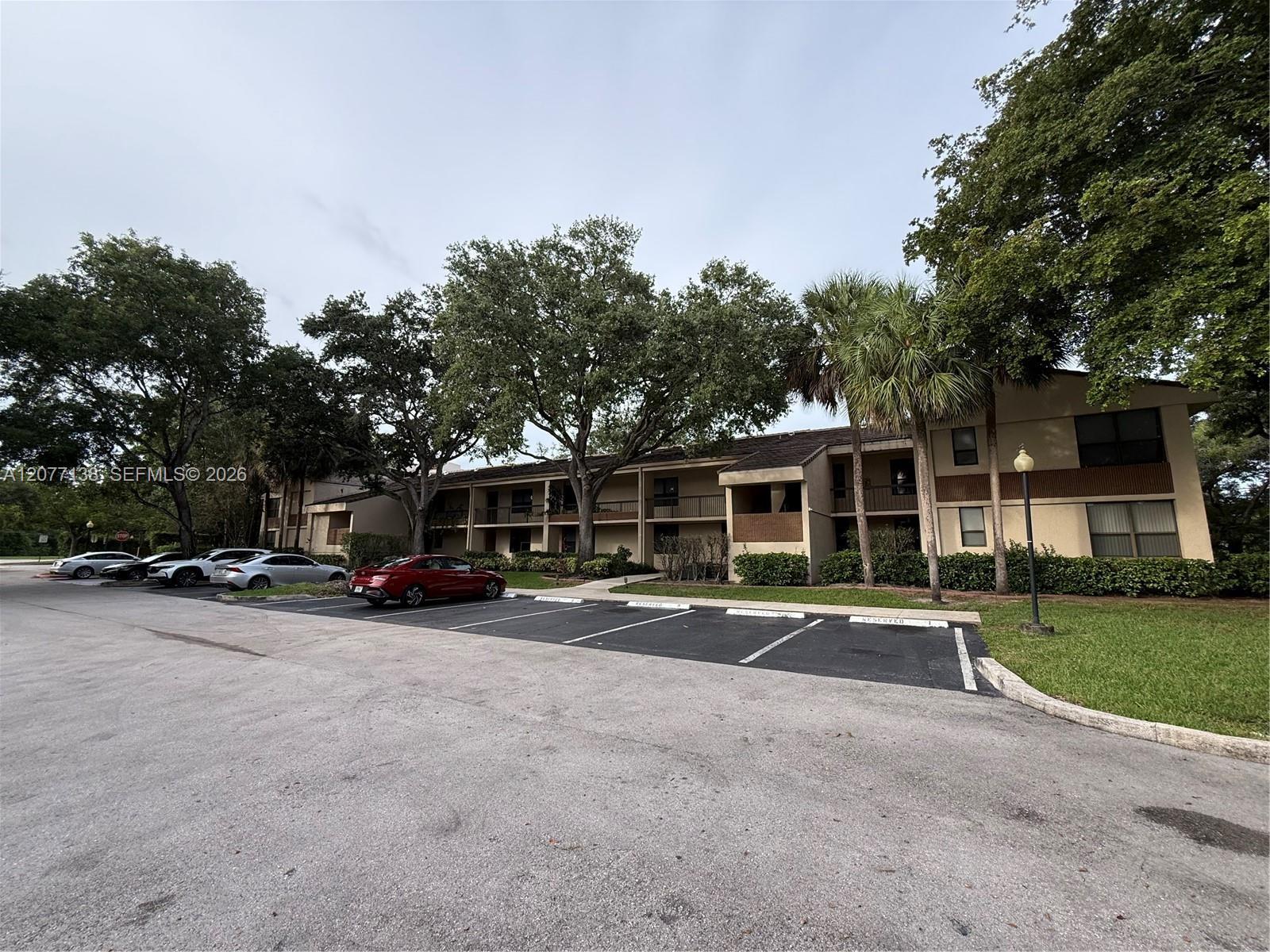 Listing photo 3 for 40 NW 76th ave Unit#205-1, Plantation, FL, 33324