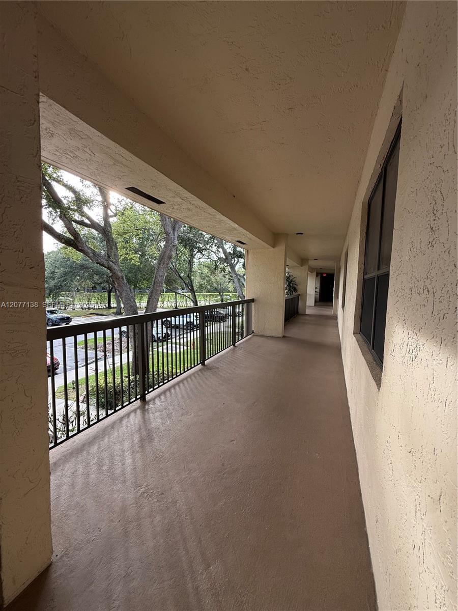 Listing photo 4 for 40 NW 76th ave Unit#205-1, Plantation, FL, 33324