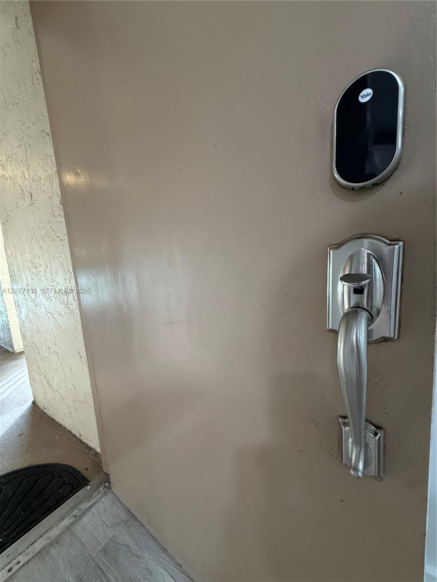 Listing photo 5 for 40 NW 76th ave Unit#205-1, Plantation, FL, 33324