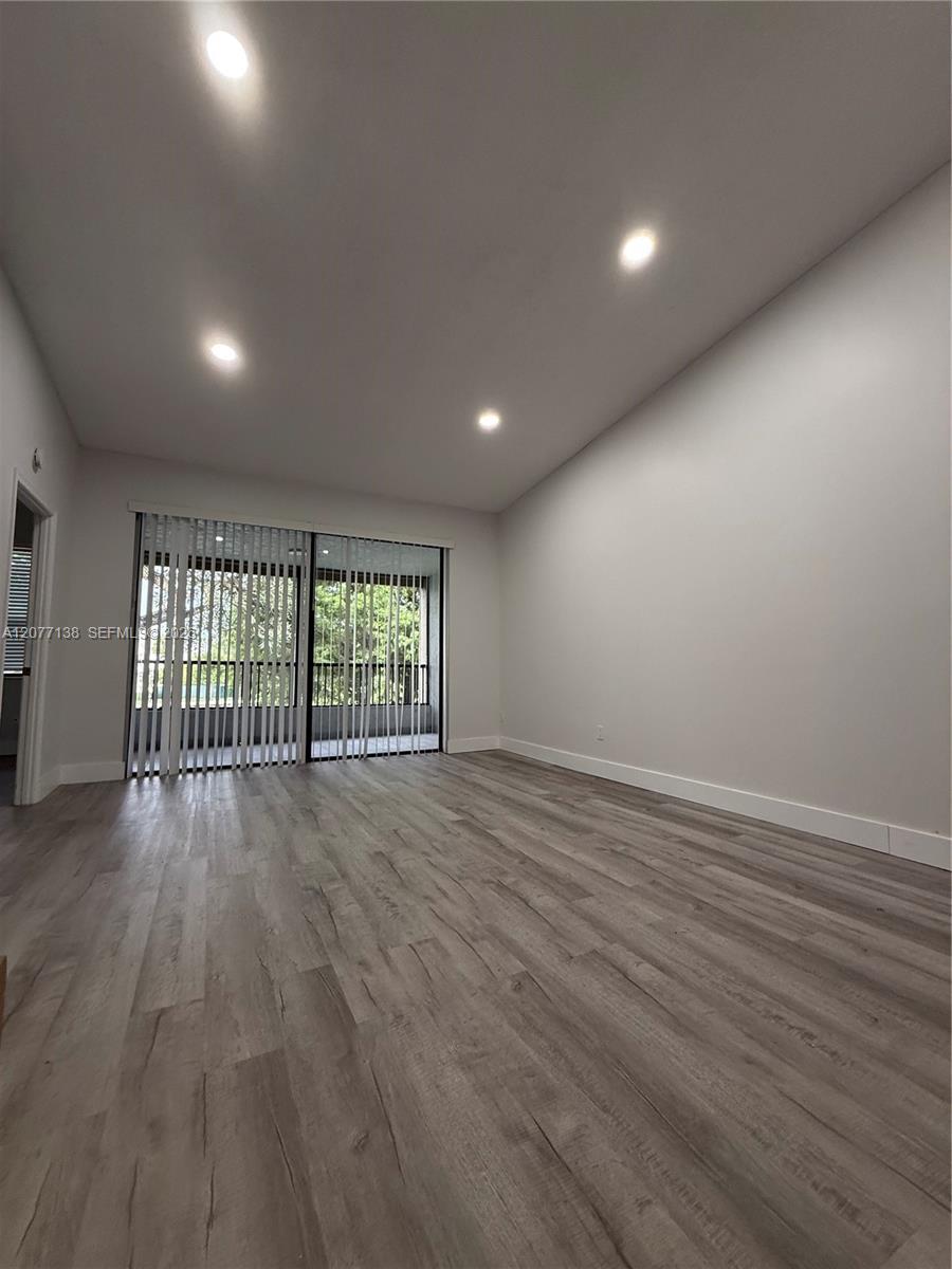 Listing photo 6 for 40 NW 76th ave Unit#205-1, Plantation, FL, 33324
