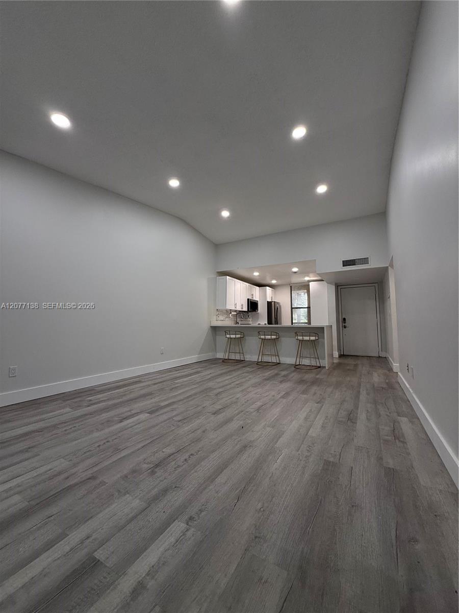 Listing photo 8 for 40 NW 76th ave Unit#205-1, Plantation, FL, 33324