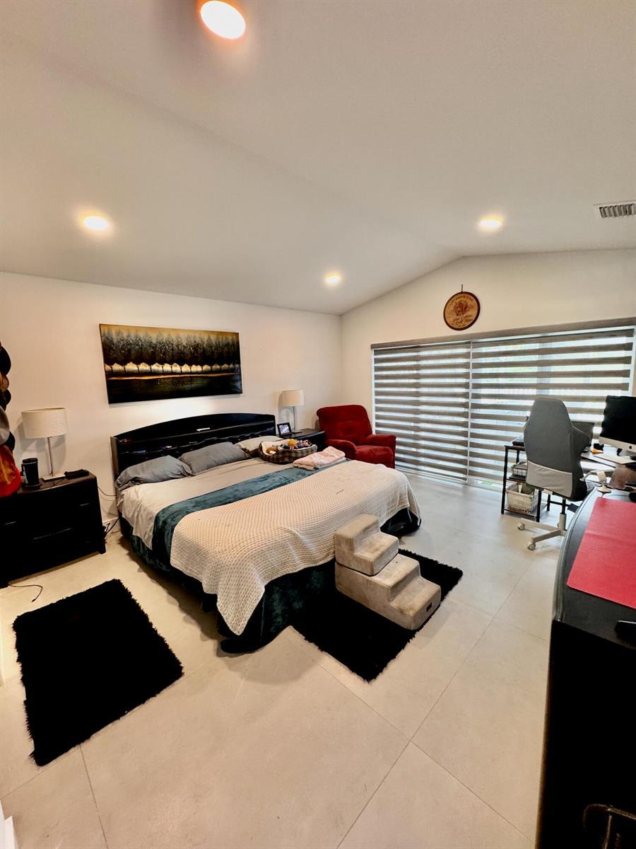 Listing photo 11 for 1081 WILSHIRE Circle, Pembroke Pines, FL, 33027