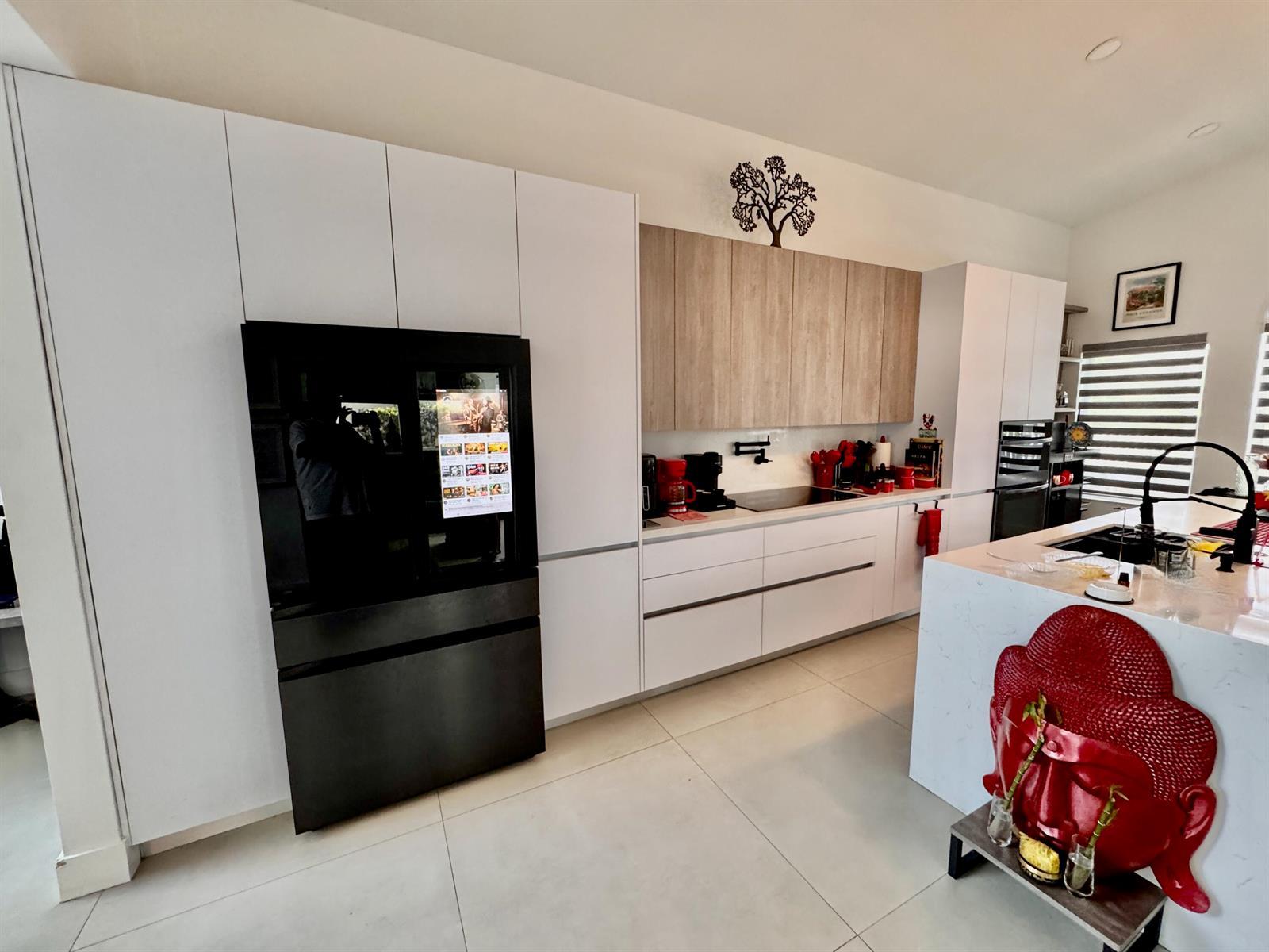 Listing photo 3 for 1081 WILSHIRE Circle, Pembroke Pines, FL, 33027