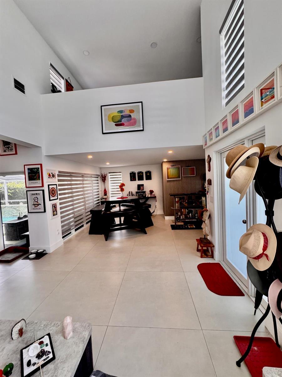 Listing photo 4 for 1081 WILSHIRE Circle, Pembroke Pines, FL, 33027