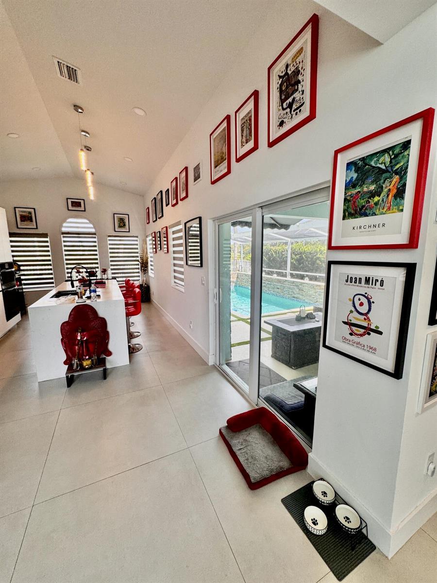 Listing photo 5 for 1081 WILSHIRE Circle, Pembroke Pines, FL, 33027
