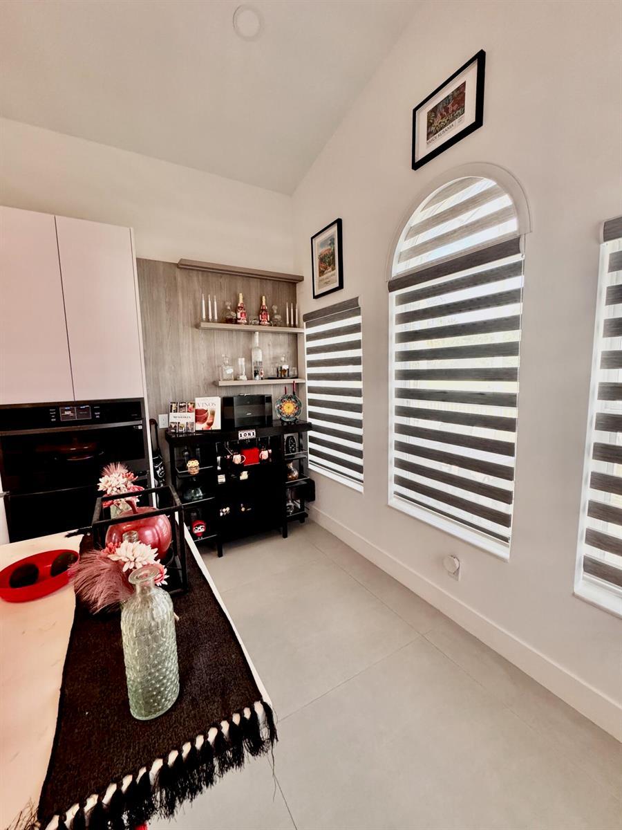 Listing photo 8 for 1081 WILSHIRE Circle, Pembroke Pines, FL, 33027