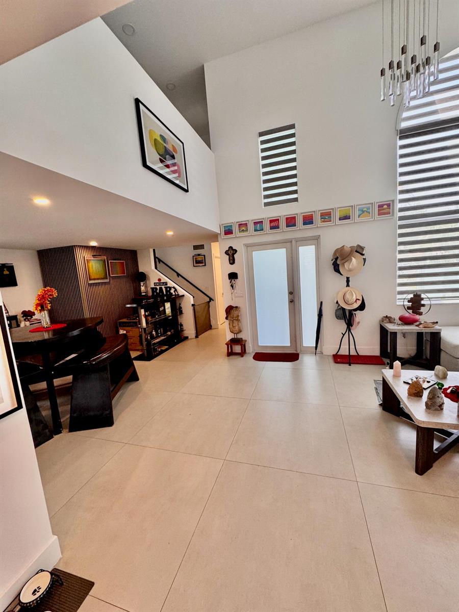 Listing photo 9 for 1081 WILSHIRE Circle, Pembroke Pines, FL, 33027