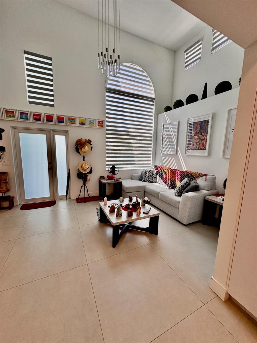 Listing photo 10 for 1081 WILSHIRE Circle, Pembroke Pines, FL, 33027