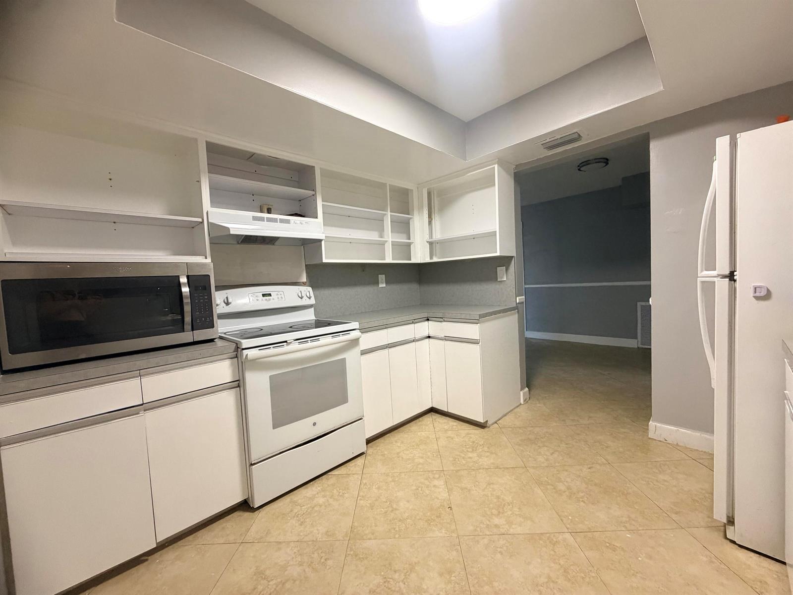 Listing photo 13 for 8381 NW 28TH Place, Sunrise, FL, 33322