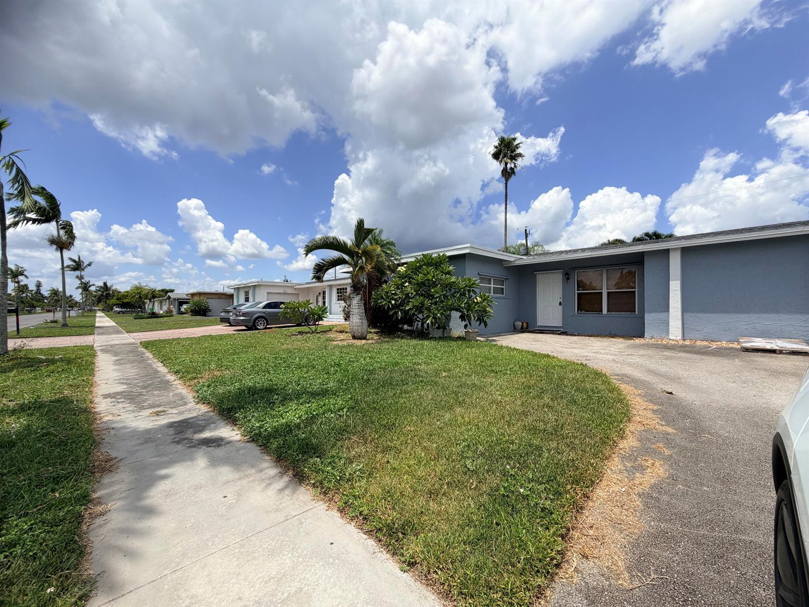 Listing photo 3 for 8381 NW 28TH Place, Sunrise, FL, 33322