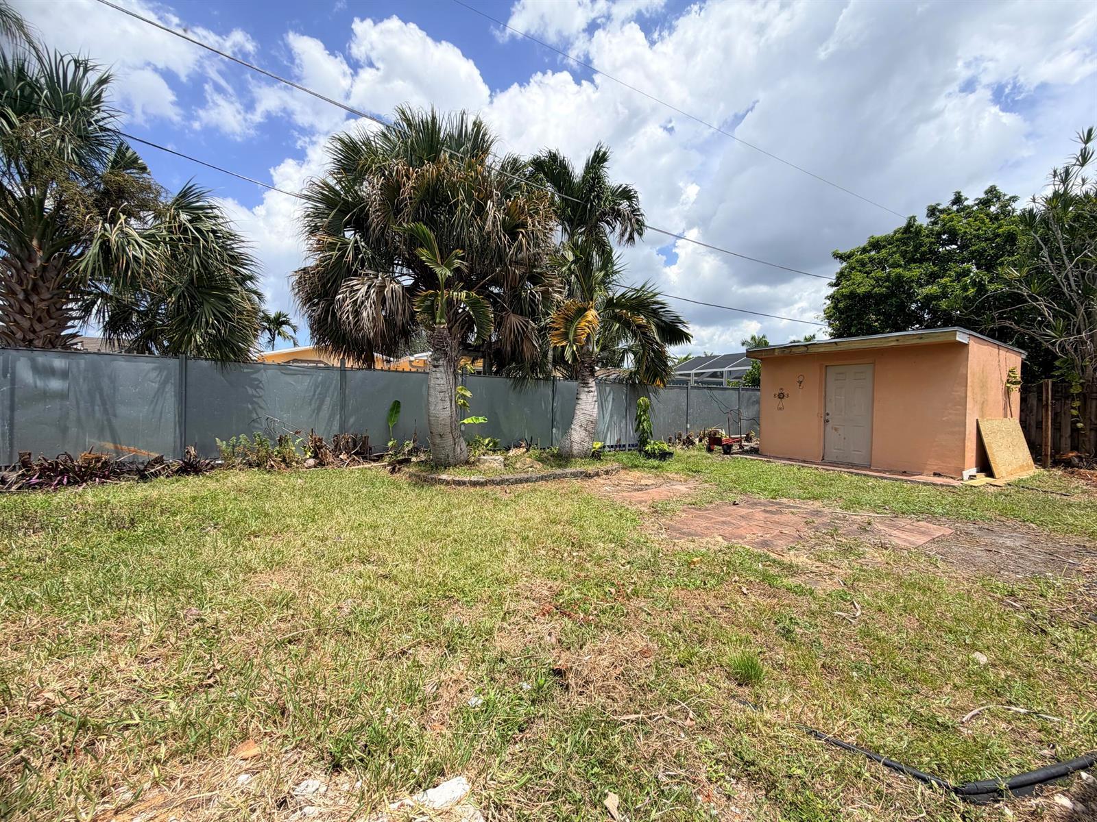 Listing photo 4 for 8381 NW 28TH Place, Sunrise, FL, 33322