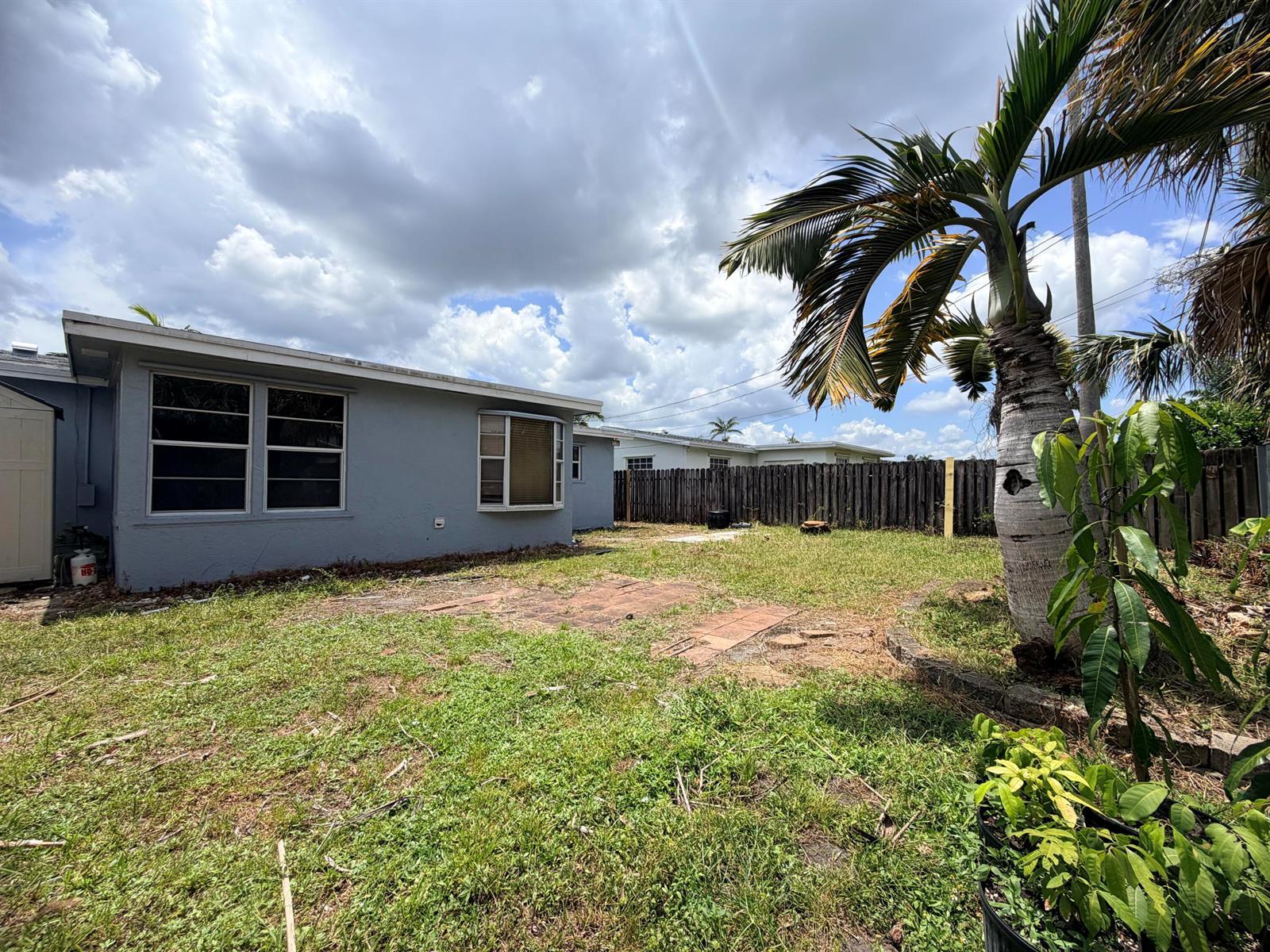 Listing photo 5 for 8381 NW 28TH Place, Sunrise, FL, 33322