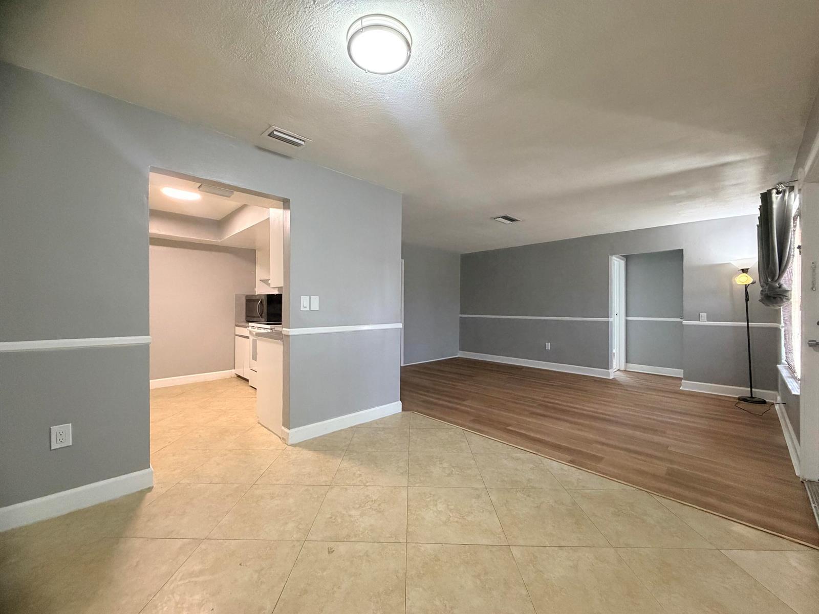 Listing photo 8 for 8381 NW 28TH Place, Sunrise, FL, 33322