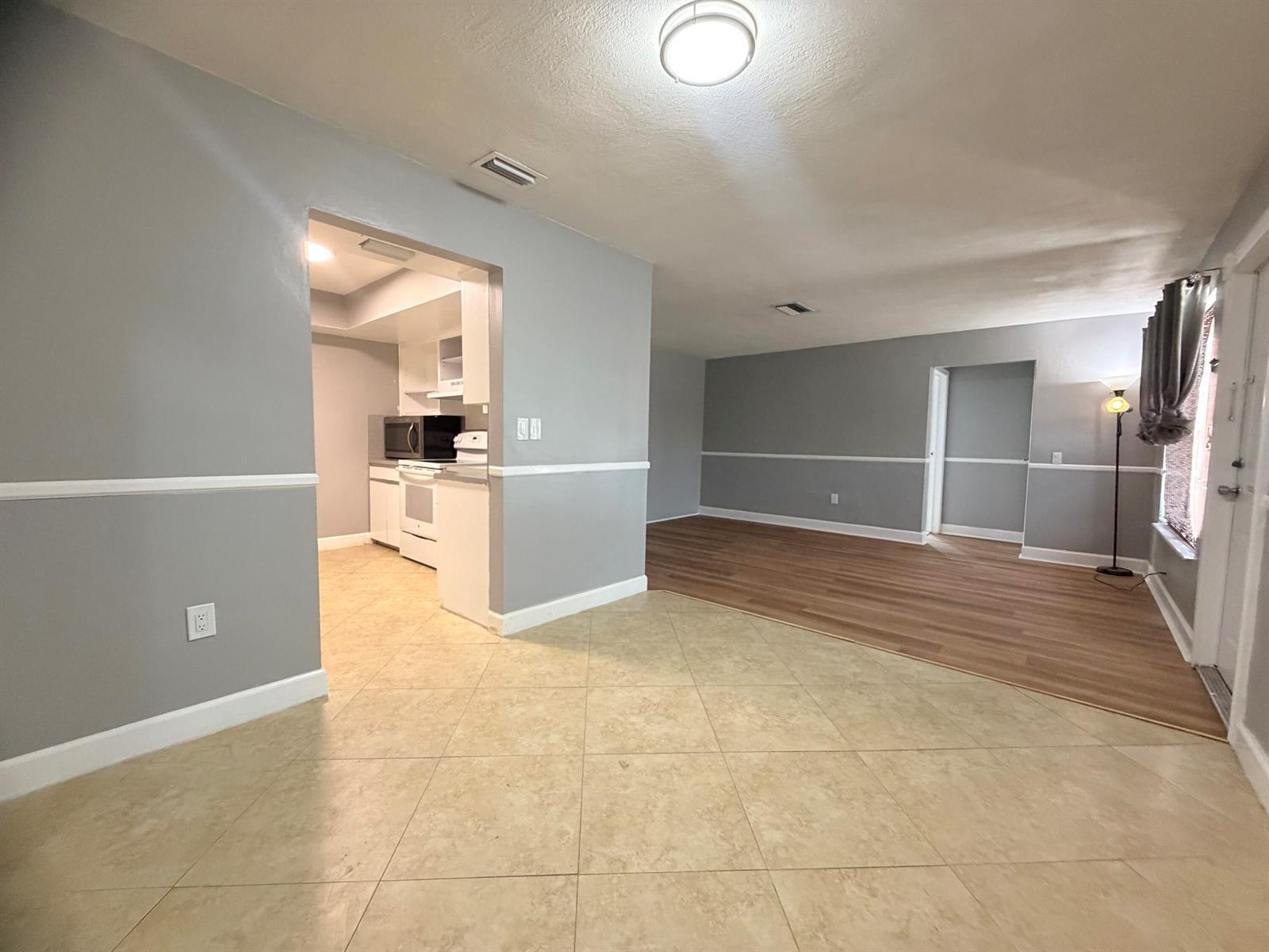 Listing photo 9 for 8381 NW 28TH Place, Sunrise, FL, 33322
