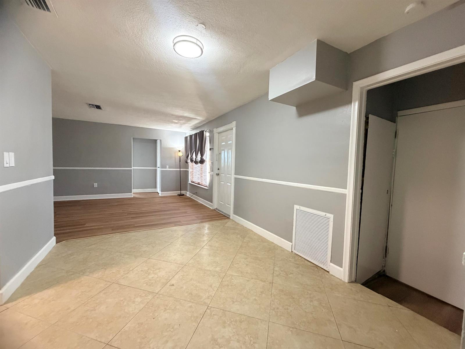 Listing photo 10 for 8381 NW 28TH Place, Sunrise, FL, 33322