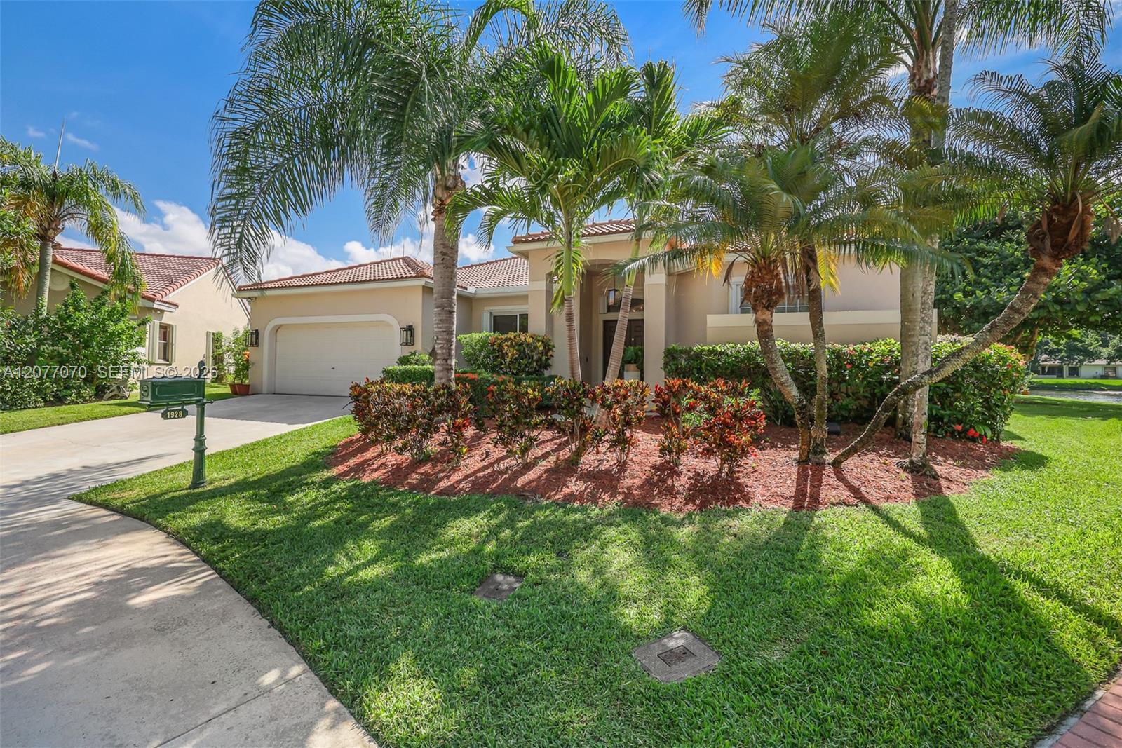 Listing photo 2 for 1928 Water Ridge Dr, Weston, FL, 33326