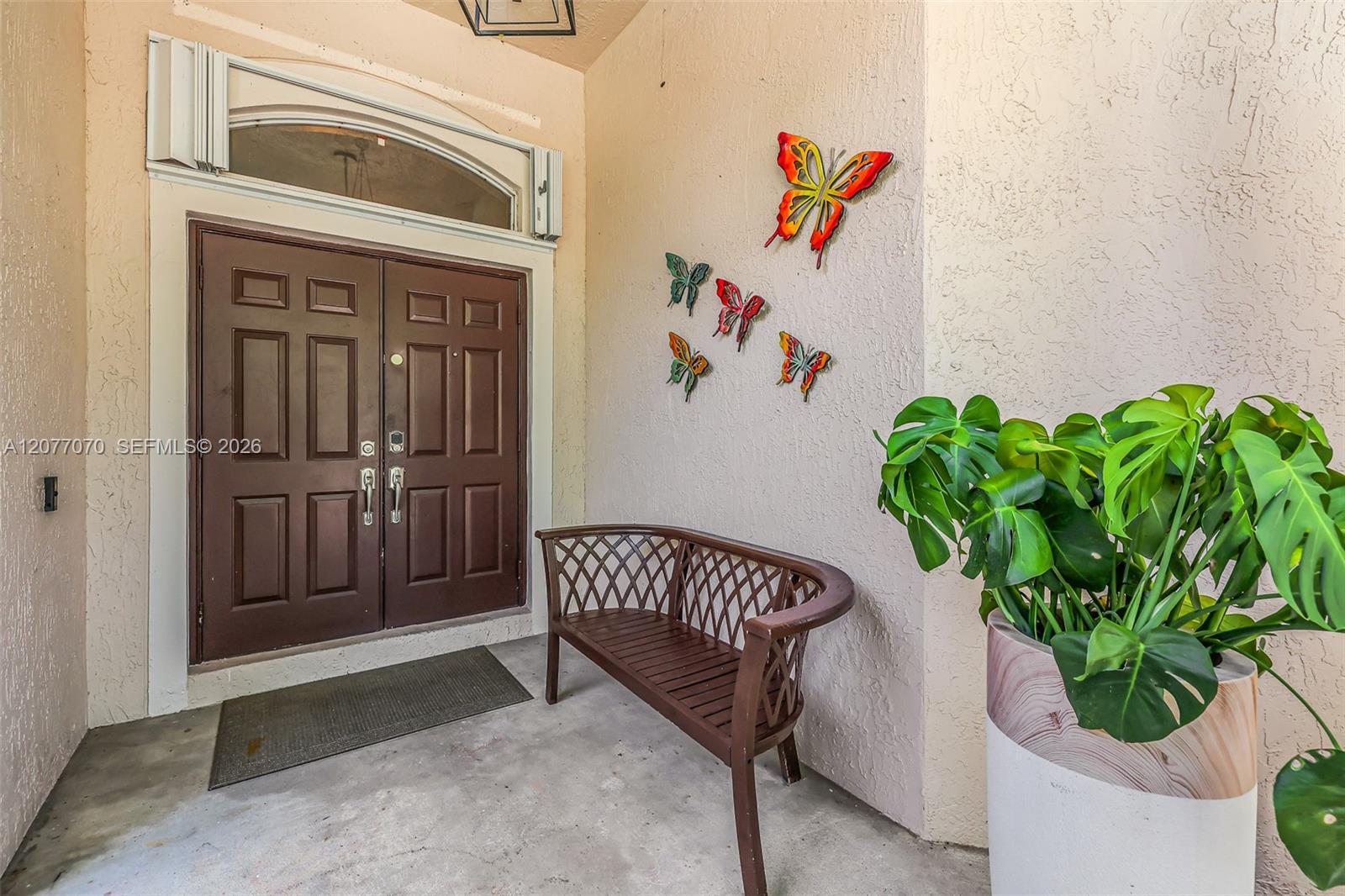 Listing photo 5 for 1928 Water Ridge Dr, Weston, FL, 33326