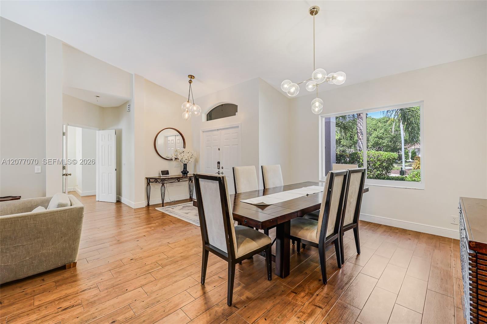Listing photo 9 for 1928 Water Ridge Dr, Weston, FL, 33326