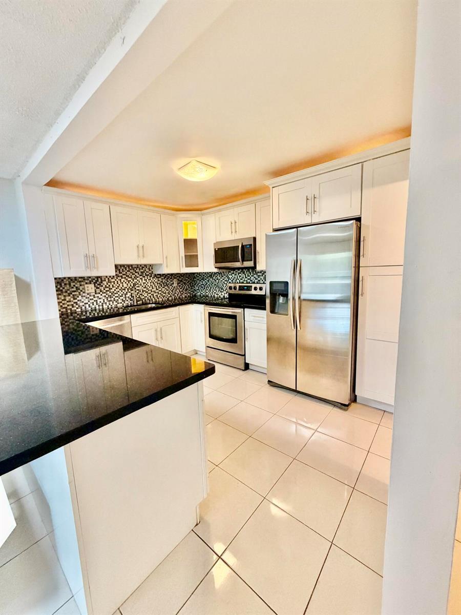Listing photo 1 for 4159 NW 90th Avenue Unit#204, Coral Springs, FL, 33065