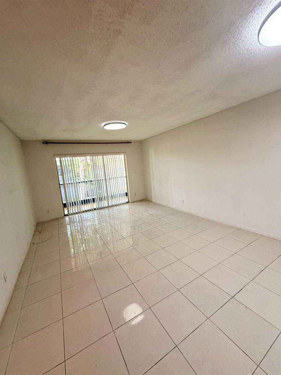 Listing photo 3 for 4159 NW 90th Avenue Unit#204, Coral Springs, FL, 33065