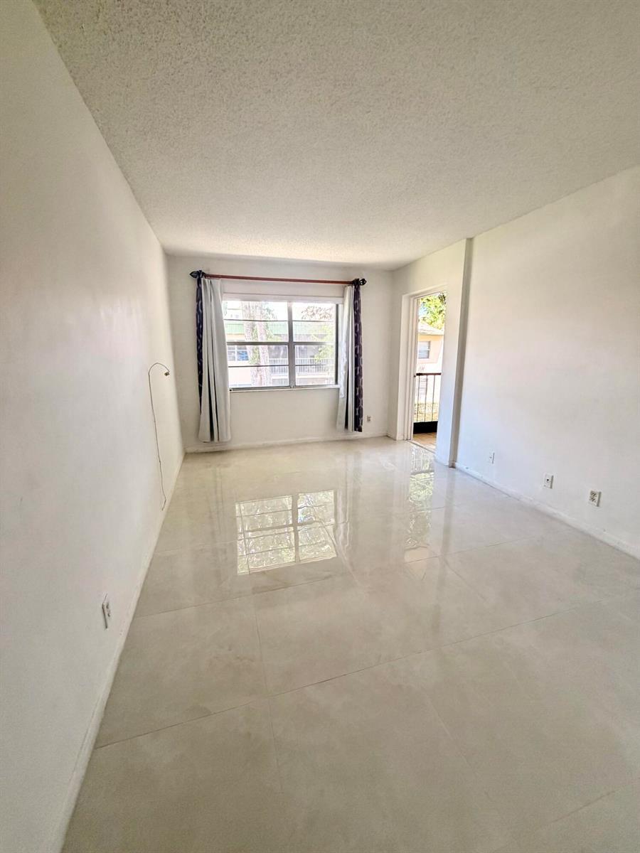 Listing photo 5 for 4159 NW 90th Avenue Unit#204, Coral Springs, FL, 33065