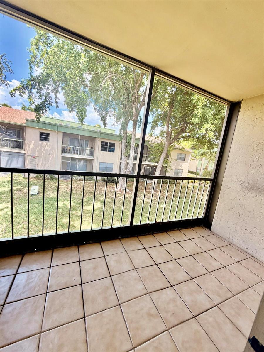 Listing photo 8 for 4159 NW 90th Avenue Unit#204, Coral Springs, FL, 33065
