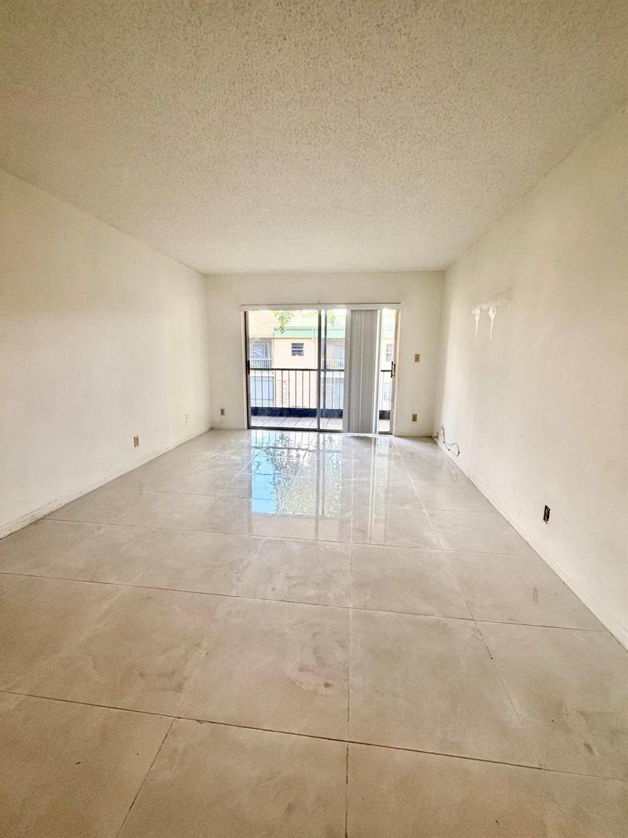Listing photo 10 for 4159 NW 90th Avenue Unit#204, Coral Springs, FL, 33065
