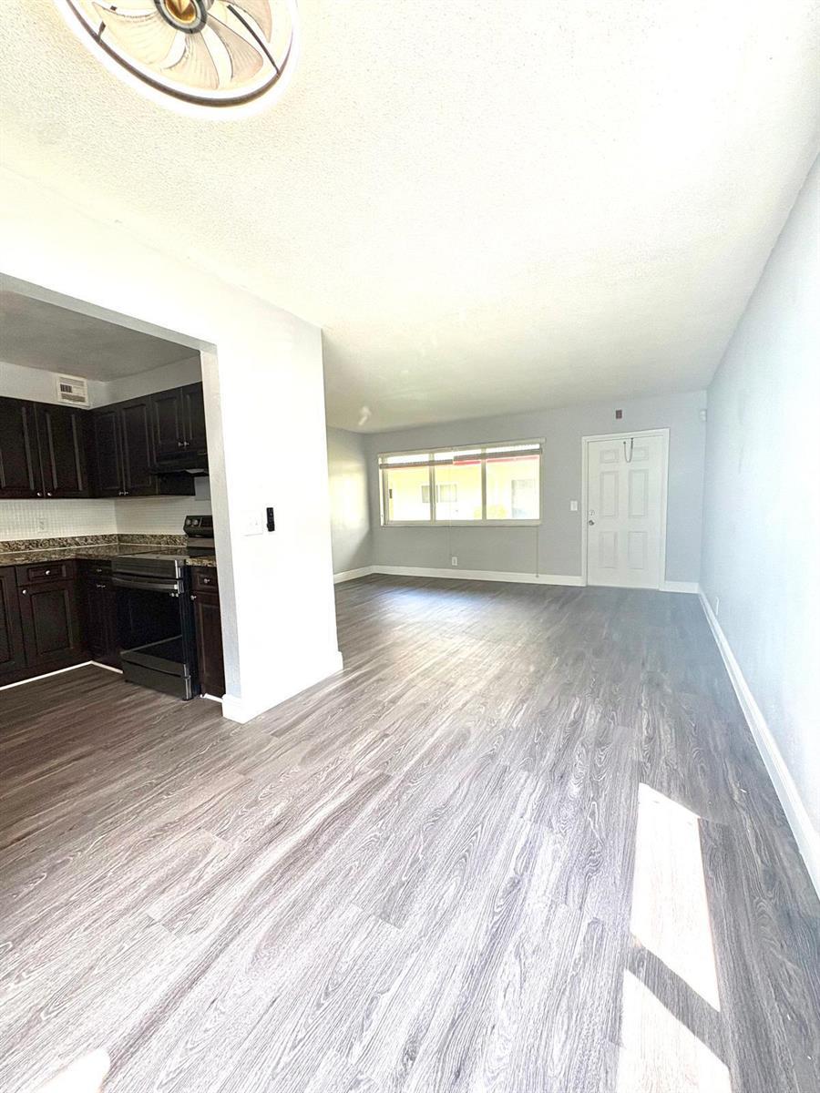 Listing photo 2 for 5971 NW 17TH Place Unit#101, Sunrise, FL, 33313