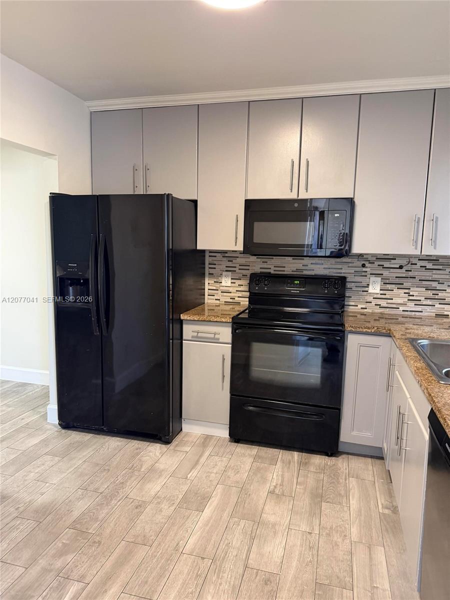Listing photo 2 for 2051 NW 81st Ave Unit#528, Pembroke Pines, FL, 33024