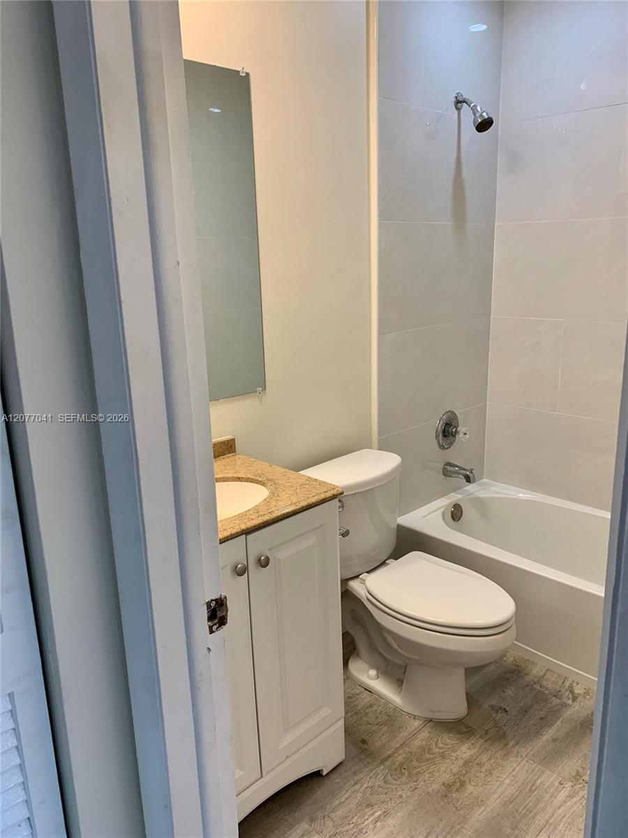 Listing photo 6 for 2051 NW 81st Ave Unit#528, Pembroke Pines, FL, 33024