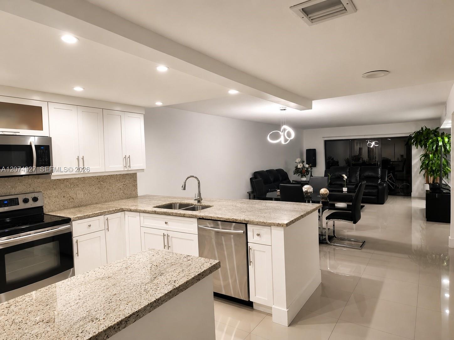 Listing photo 2 for 16511 Blatt Blvd Unit#103, Weston, FL, 33326