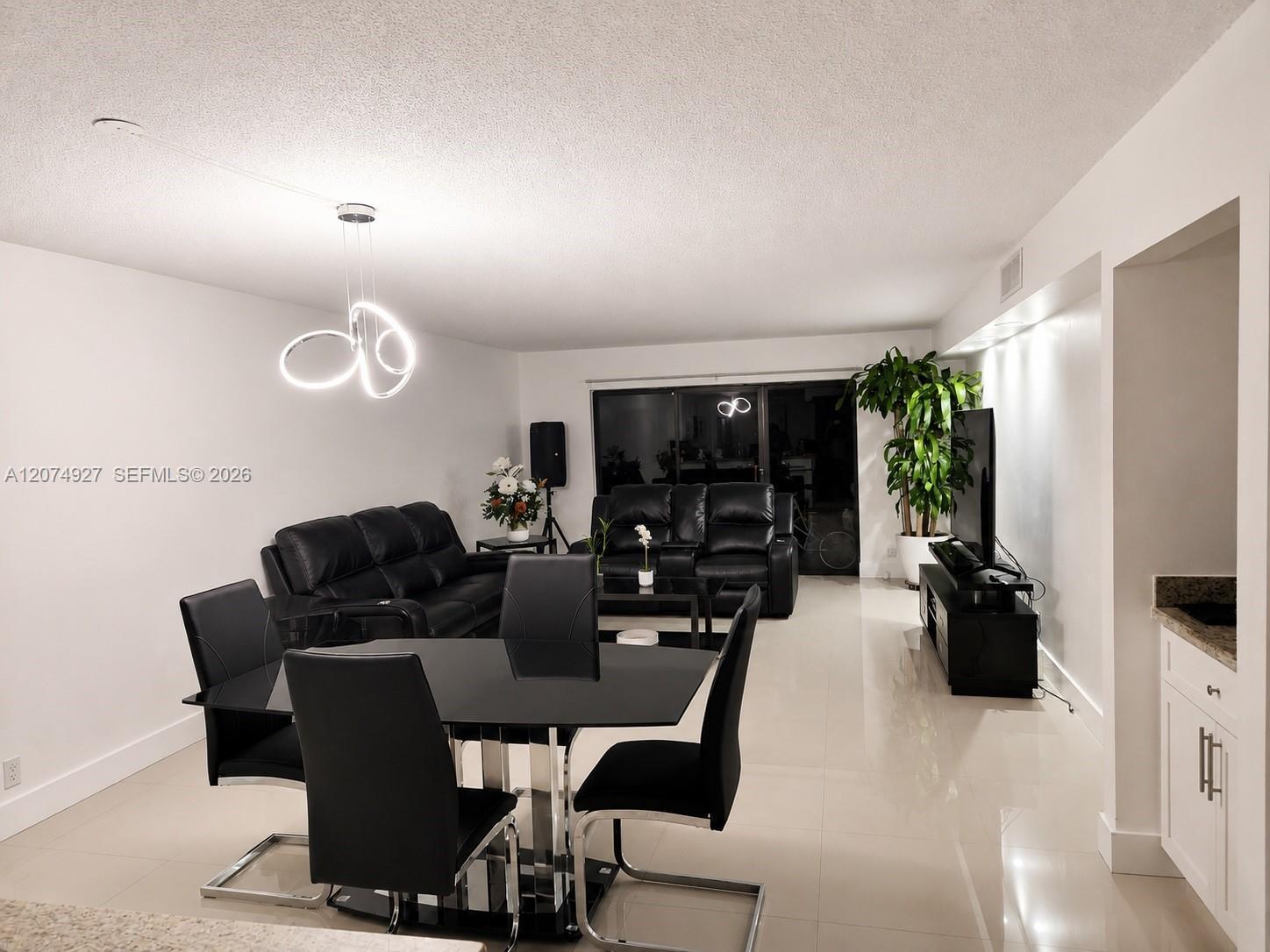 Listing photo 3 for 16511 Blatt Blvd Unit#103, Weston, FL, 33326